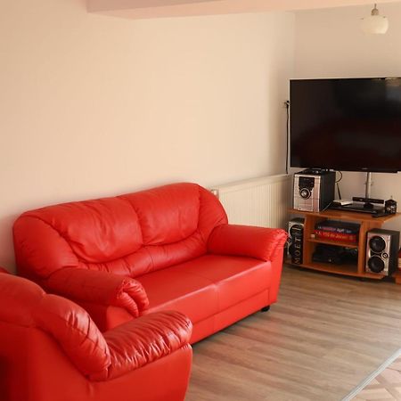 Upstairs Residence Targu Jiu Exterior photo