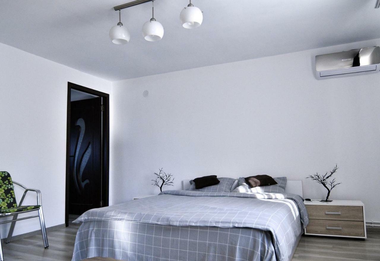 Upstairs Residence Targu Jiu Exterior photo