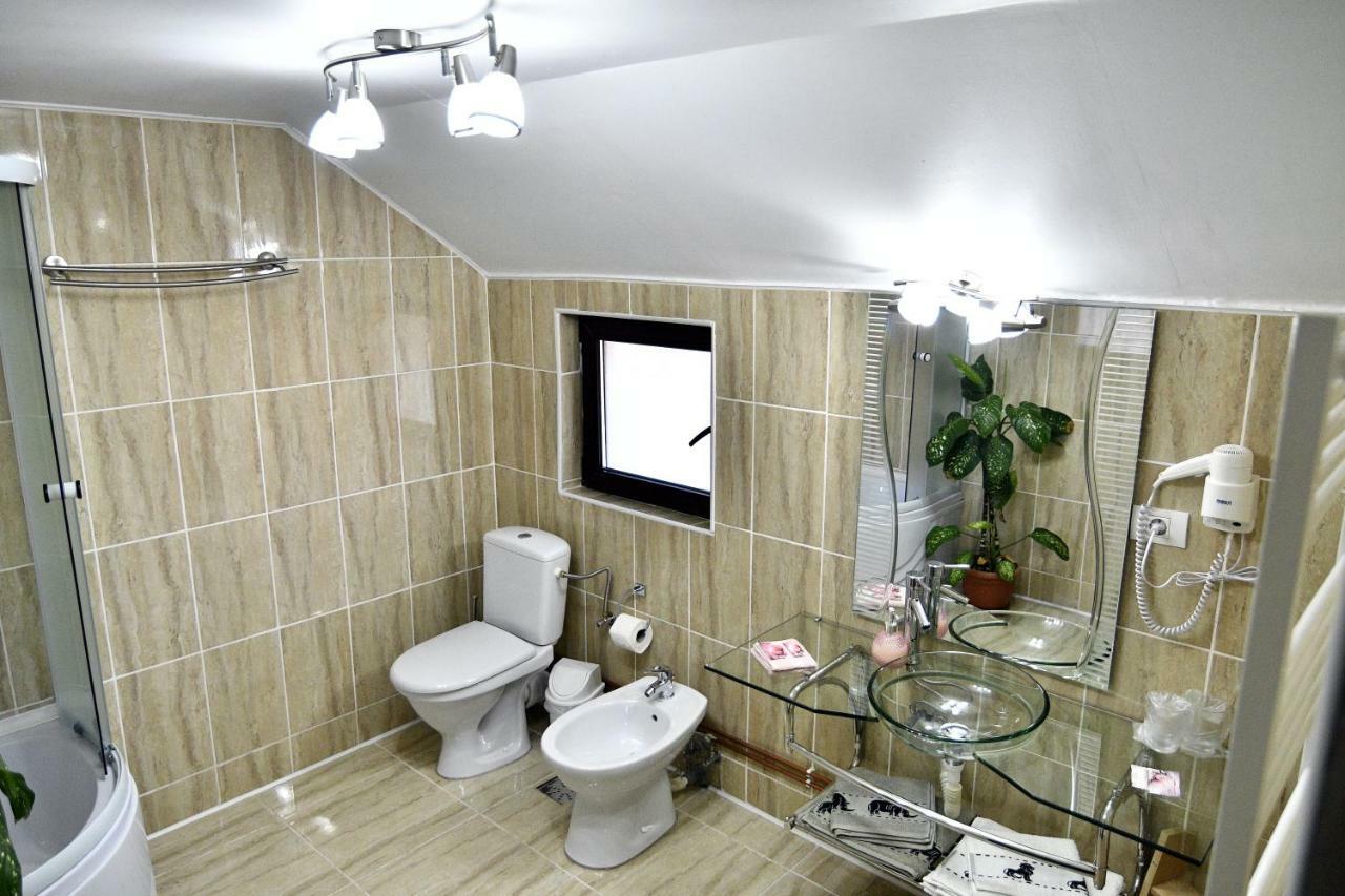 Upstairs Residence Targu Jiu Exterior photo